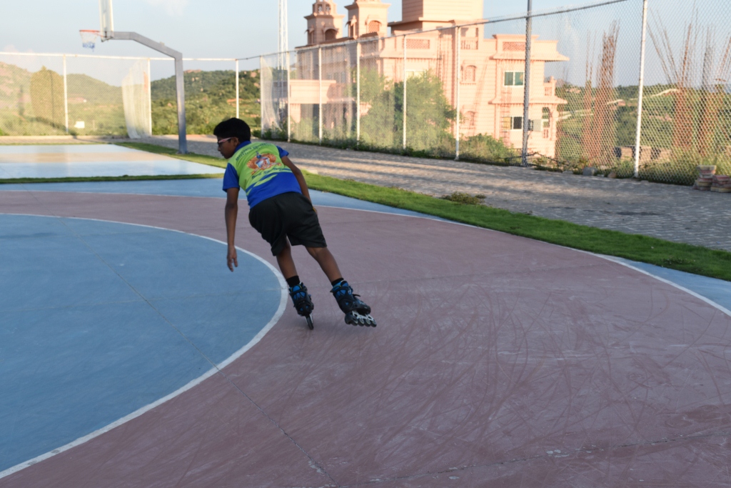 SKATING